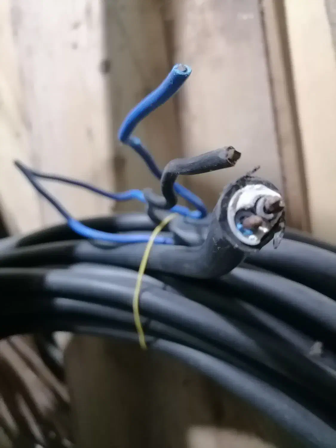 کابل برق|خدمات پیشه و مهارت|چوبر, |دیوار