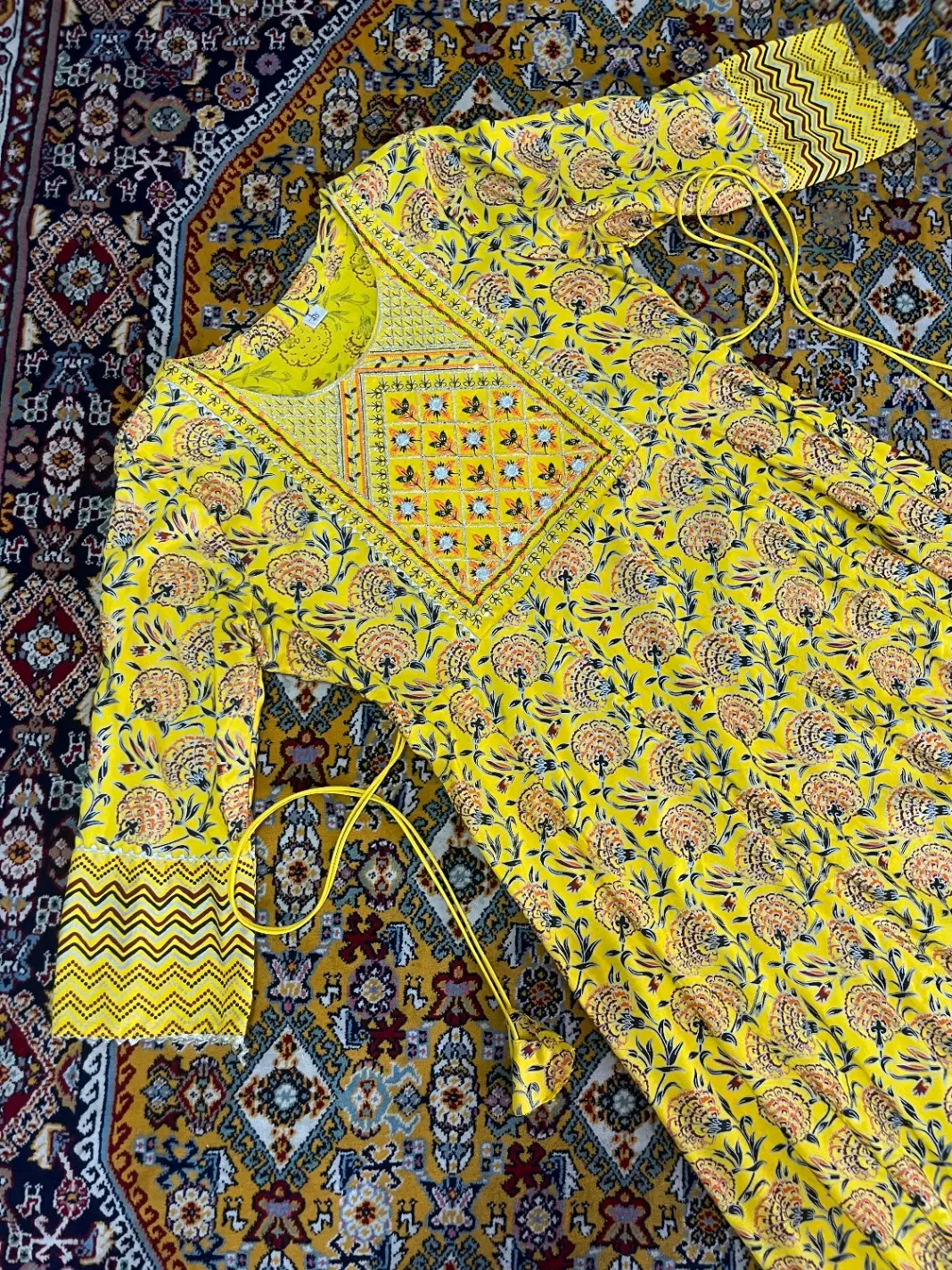 کفتان|لباس|شیراز, سیلو|دیوار