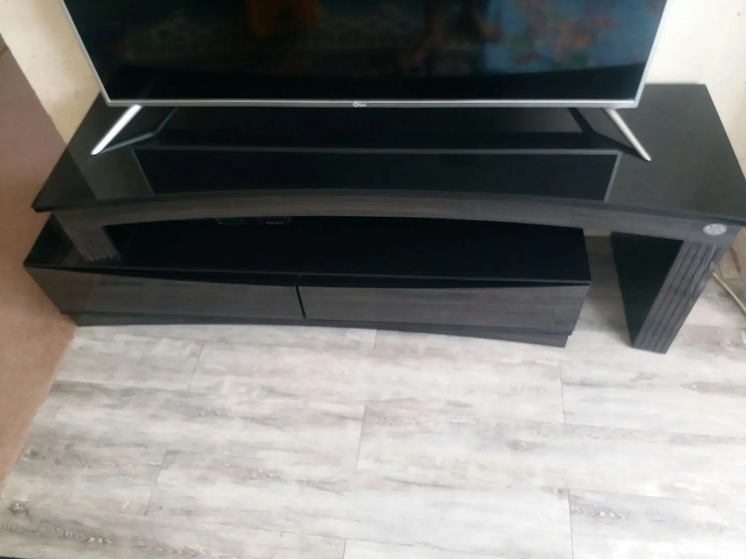 میزTV|میز تلویزیون|صدرا-فارس, فاز ۱|دیوار