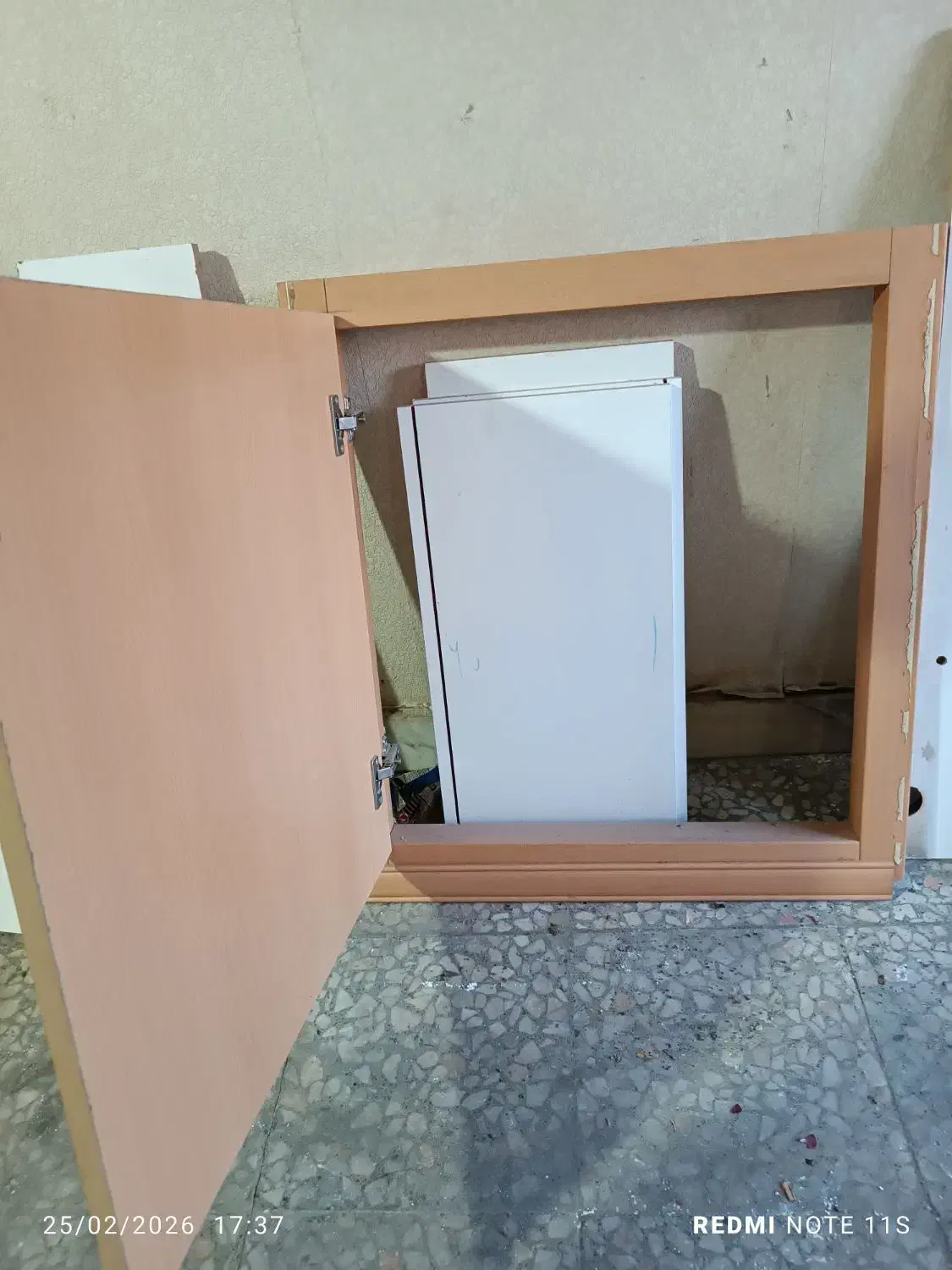 در پنجره|کتابخانه، شلف، قفسههای دیواری|تبریز, |دیوار