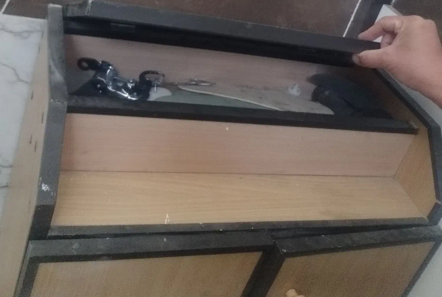 جاکفشی|جاکفشی، کمد، دراور|بروجرد, |دیوار