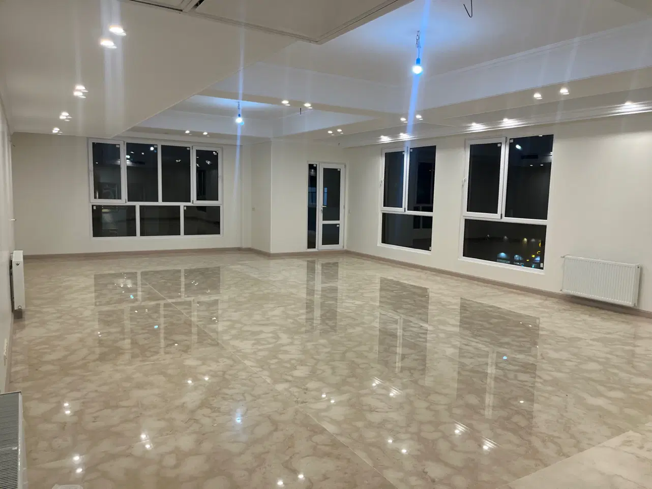 برخیابان پیروزی/۵۰ مترباآسانسور (املاک اجلاس )
