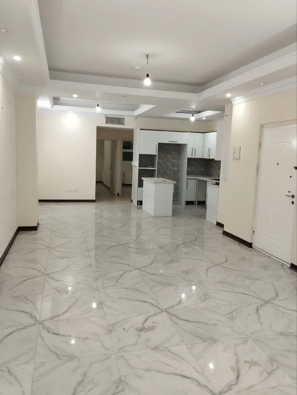 ۱۰۲ متری / روبه آفتاب و نما / فاز ۶ ، سندتکبرگ – pohled 6