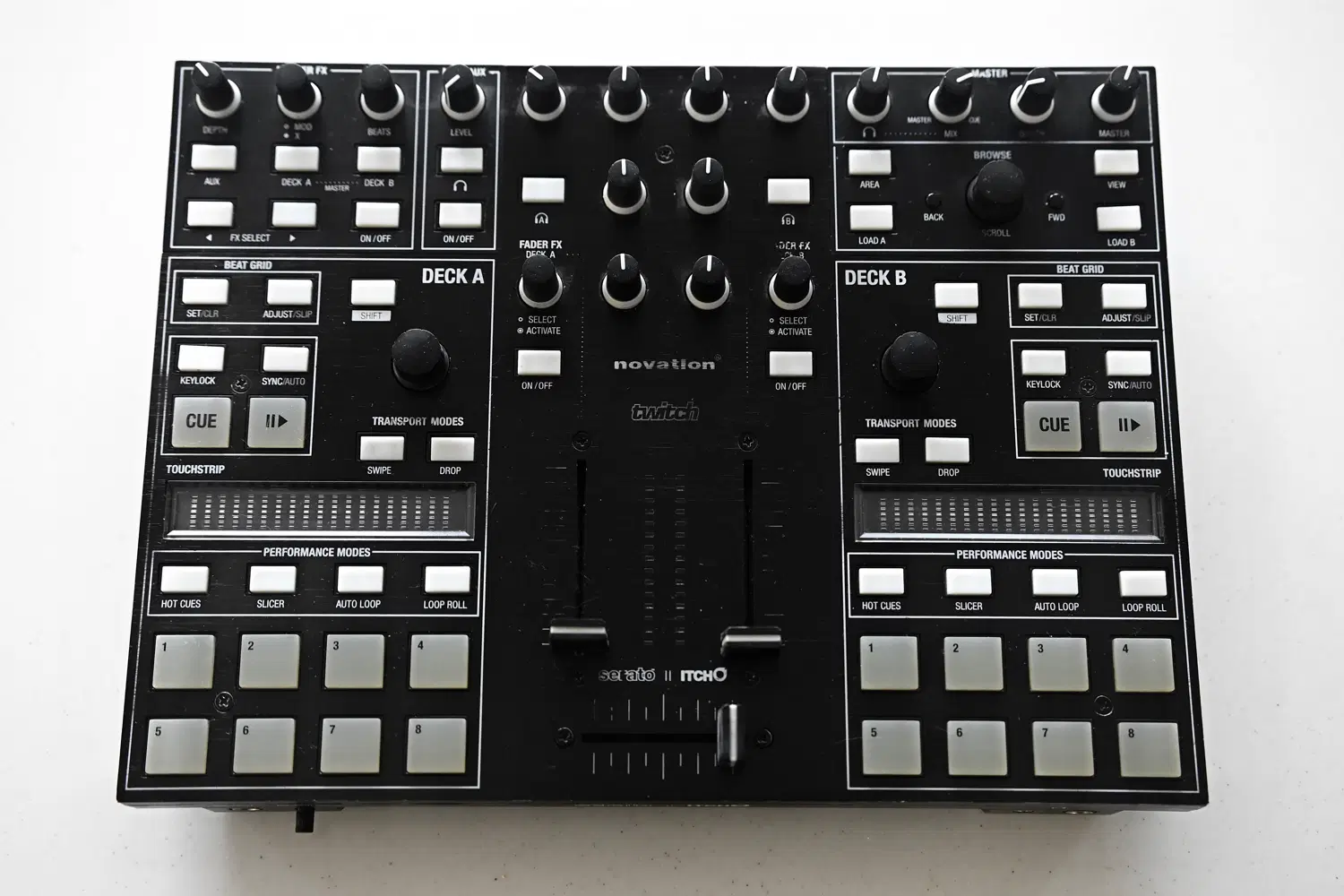 DJ CONTROLLER novation twitch|صوتی و تصویری|تهران, نیاوران|دیوار