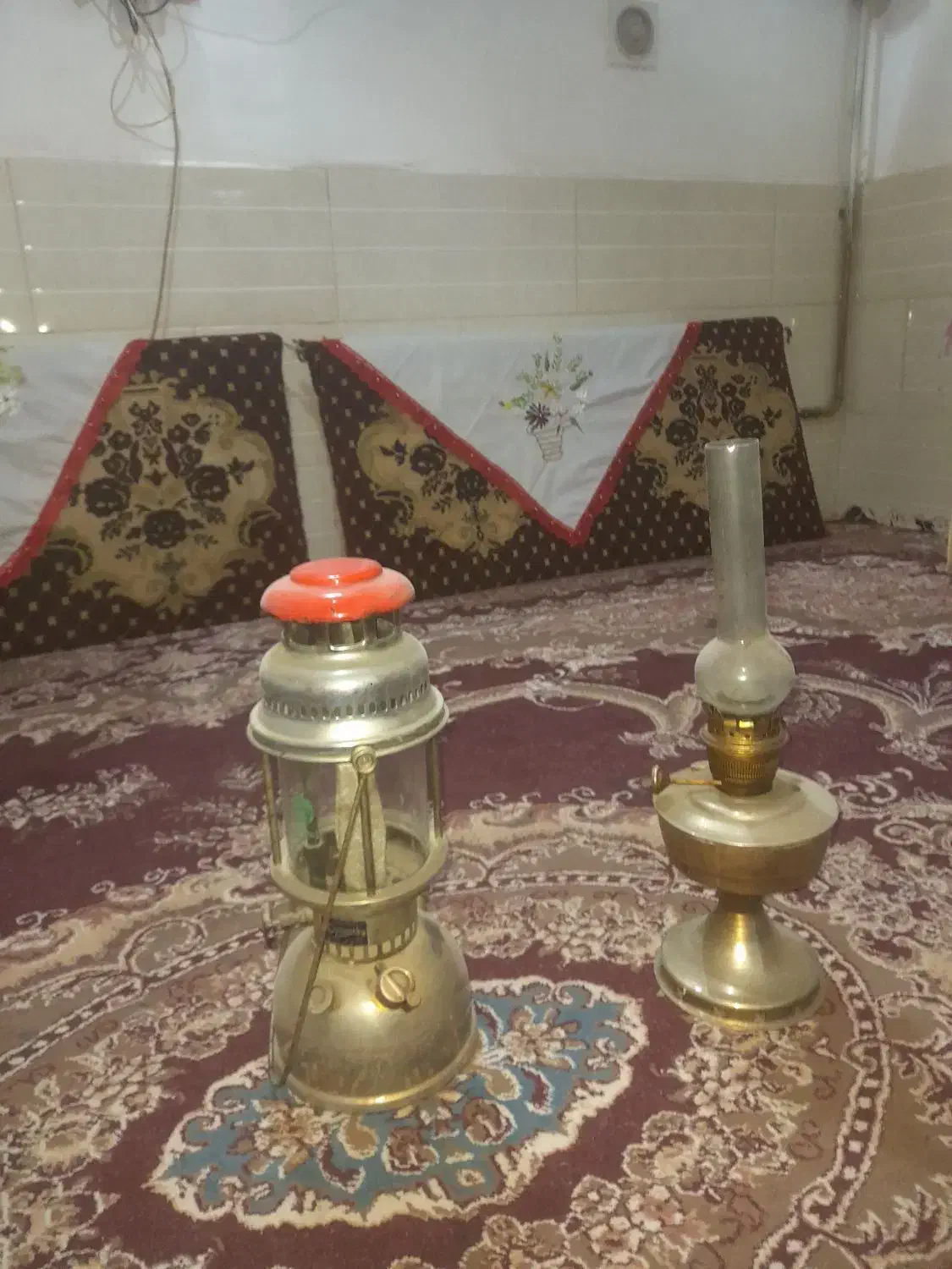 چراغ|کلکسیون اشیاء عتیقه|بردسکن, |دیوار