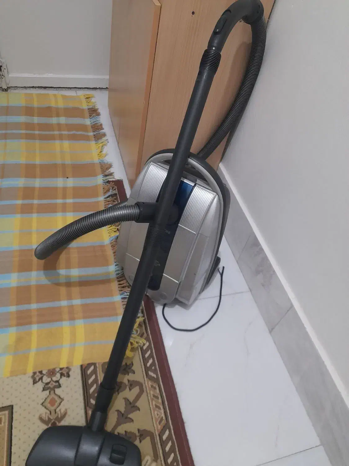 جارو برقی|جاروبرقی، جارو شارژی، بخارشو|تربت جام, تیپ ۳۸ زرهی تربت جام|دیوار