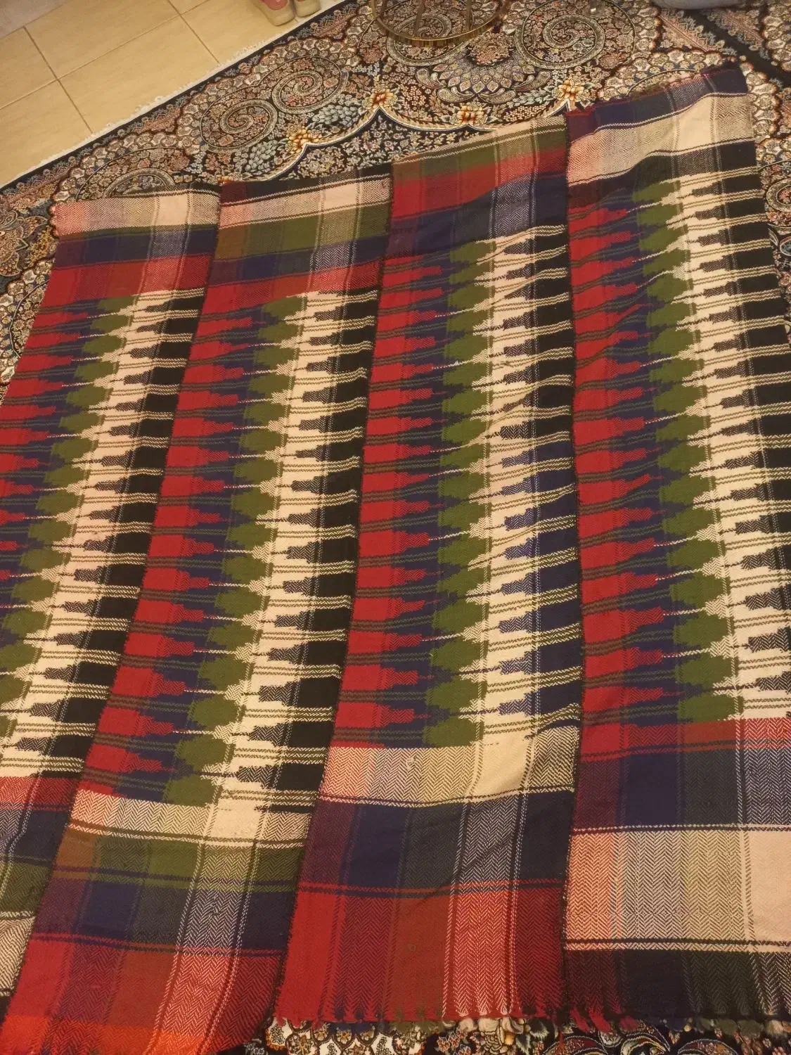 یک عدد موج محلی وقدیم نونو|گلیم، جاجیم، گبه|سنندج, |دیوار