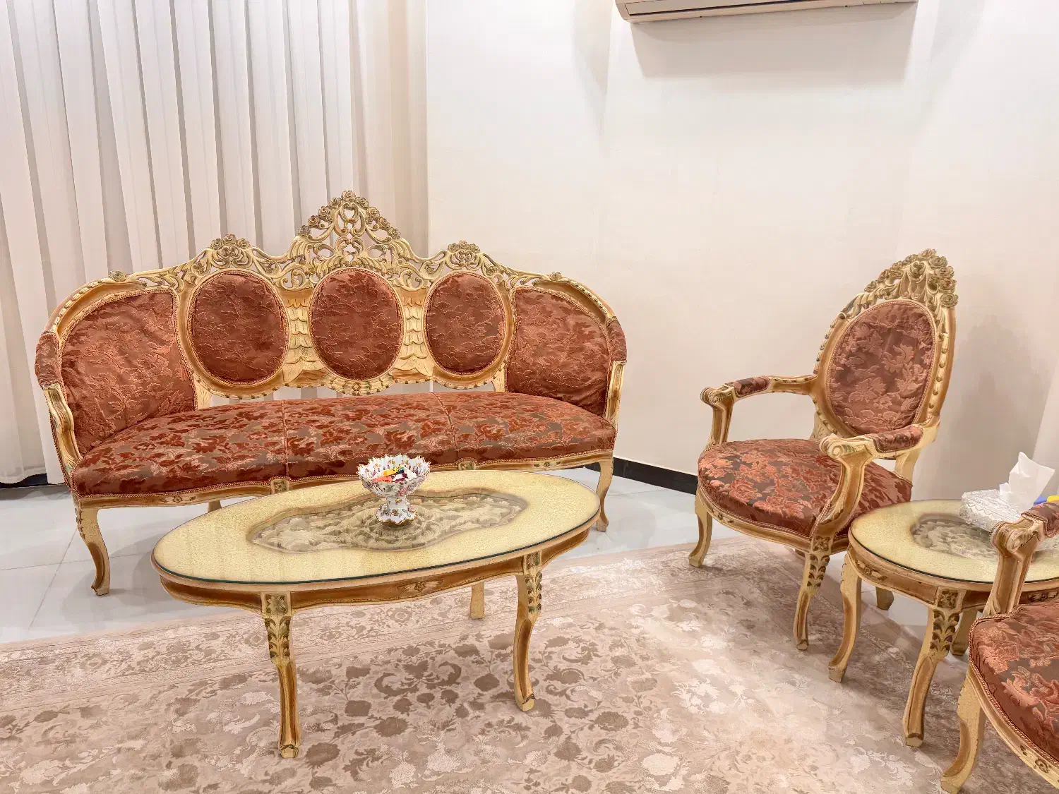 مبل کلاسیک|مبلمان خانگی و میز عسلی|رشت, منظریه|دیوار