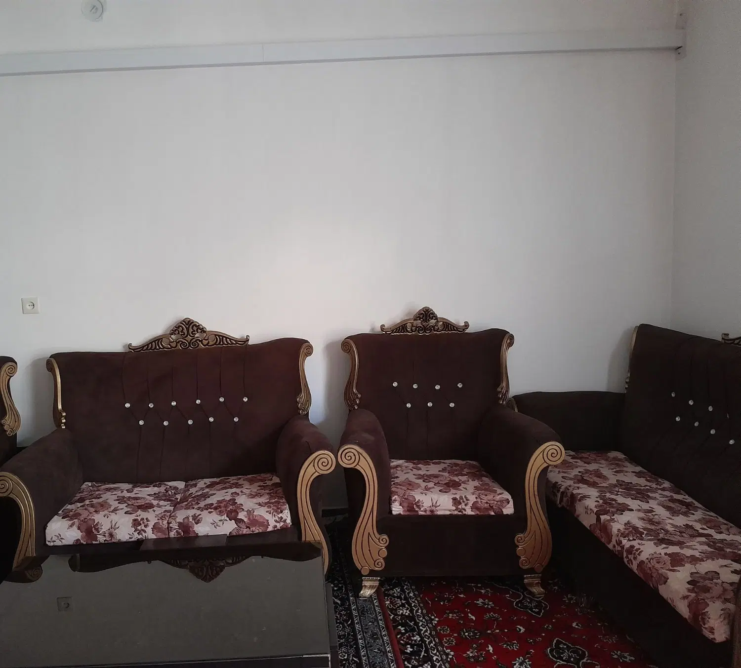 مبل|مبلمان خانگی و میز عسلی|صحنه, |دیوار