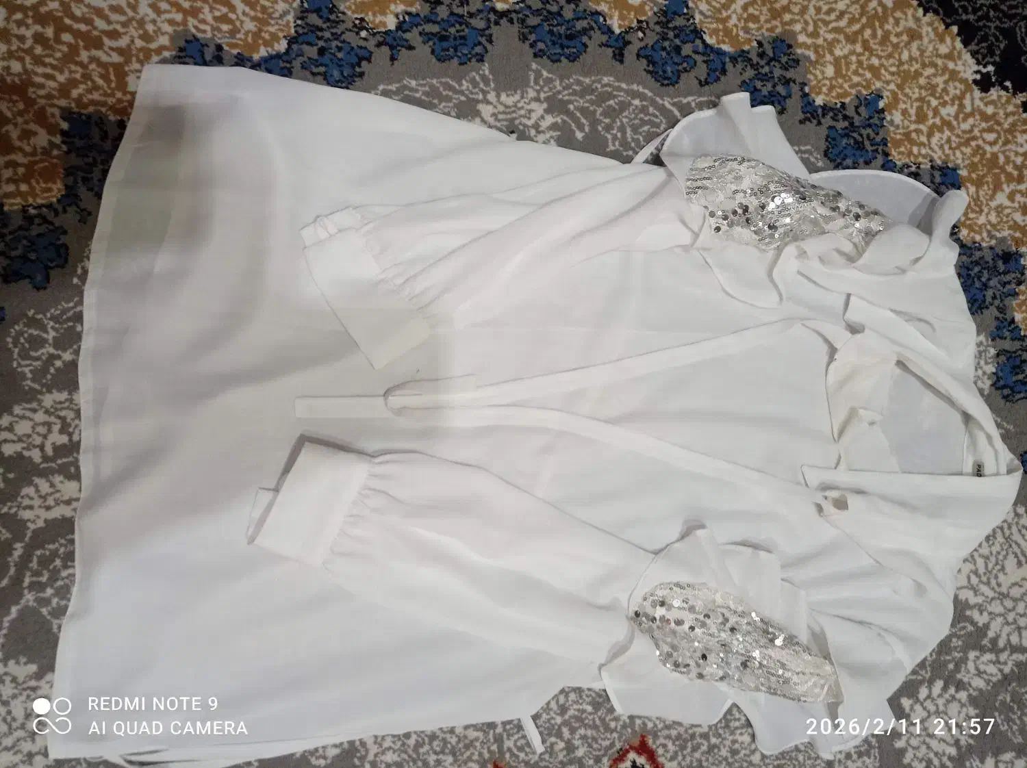 پیراهن|لباس|رشت, لاکان|دیوار