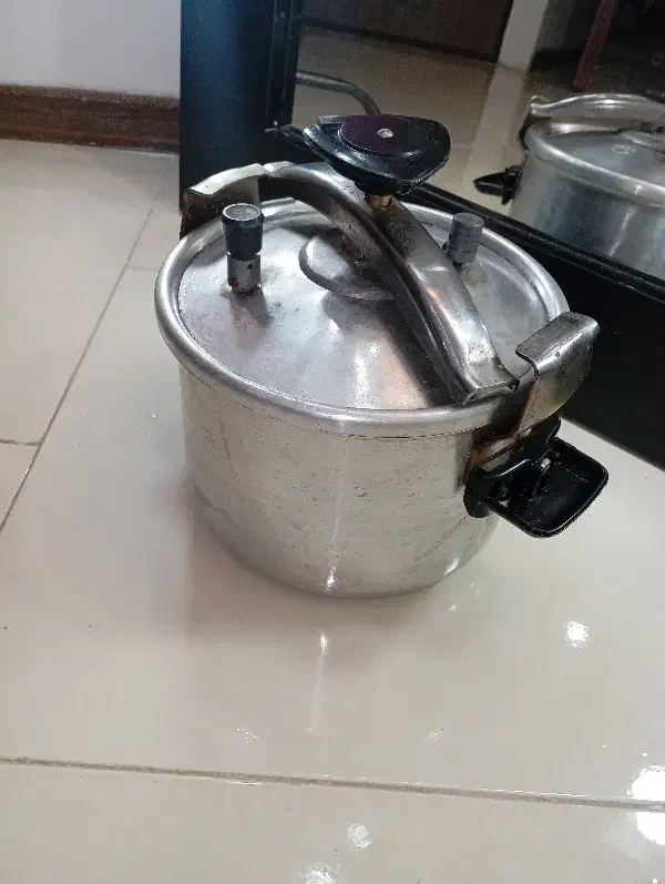 زودپز|ظروف پختوپز|رشت, چله خانه|دیوار