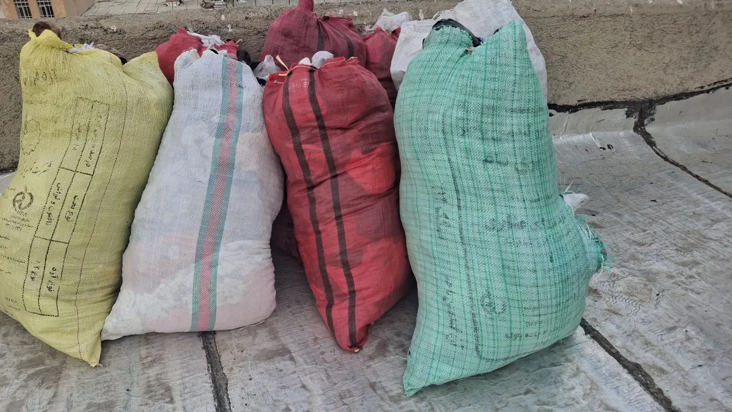 لباس|لباس|کنگاور, |دیوار
