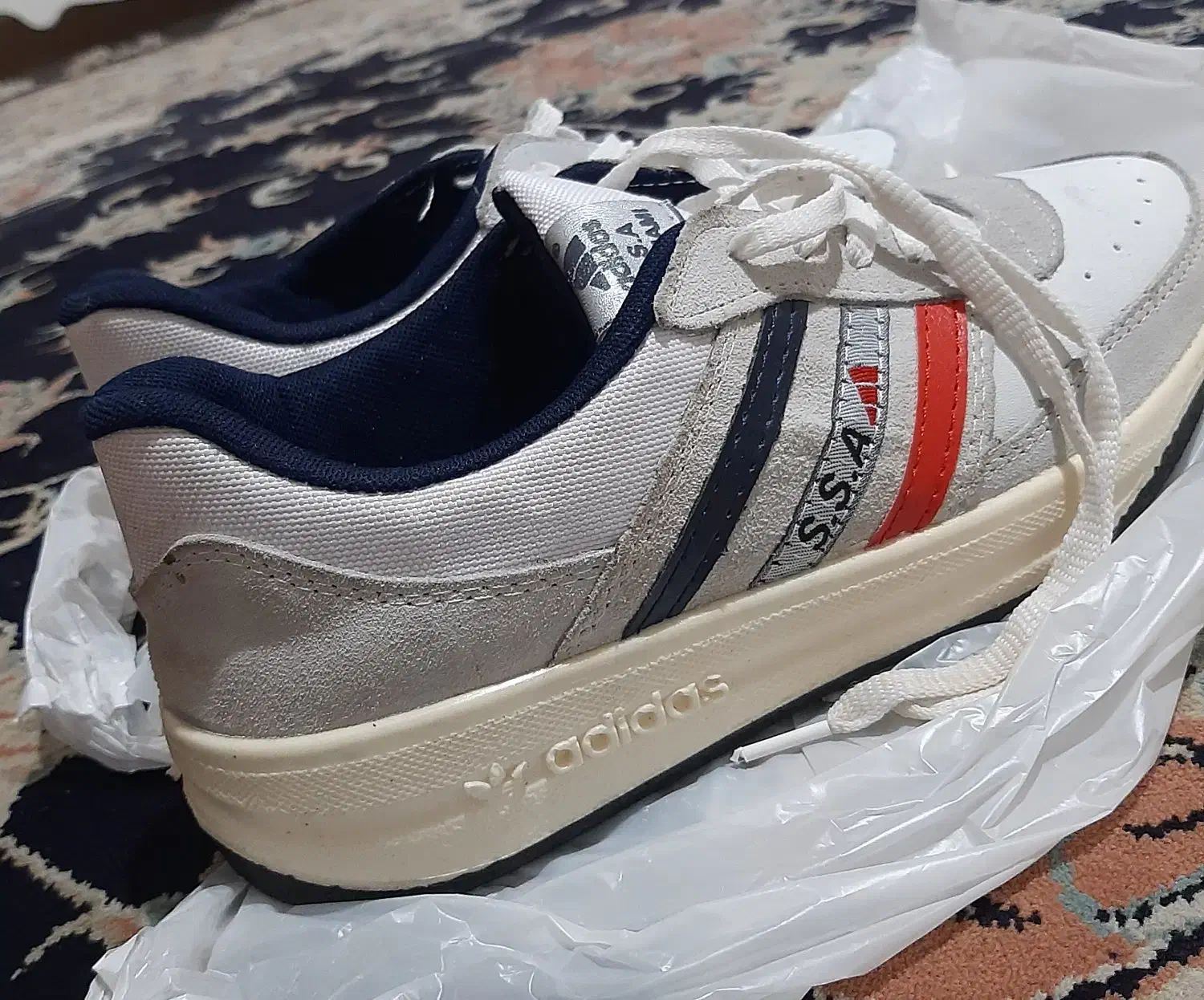 کتانی|کیف، کفش، کمربند|رشت, استقامت ۲|دیوار