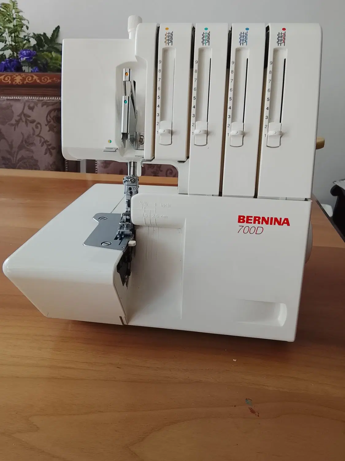 سردوز bernina|چرخ خیاطی و ریسندگی|تهران, شهرک چیتگر|دیوار