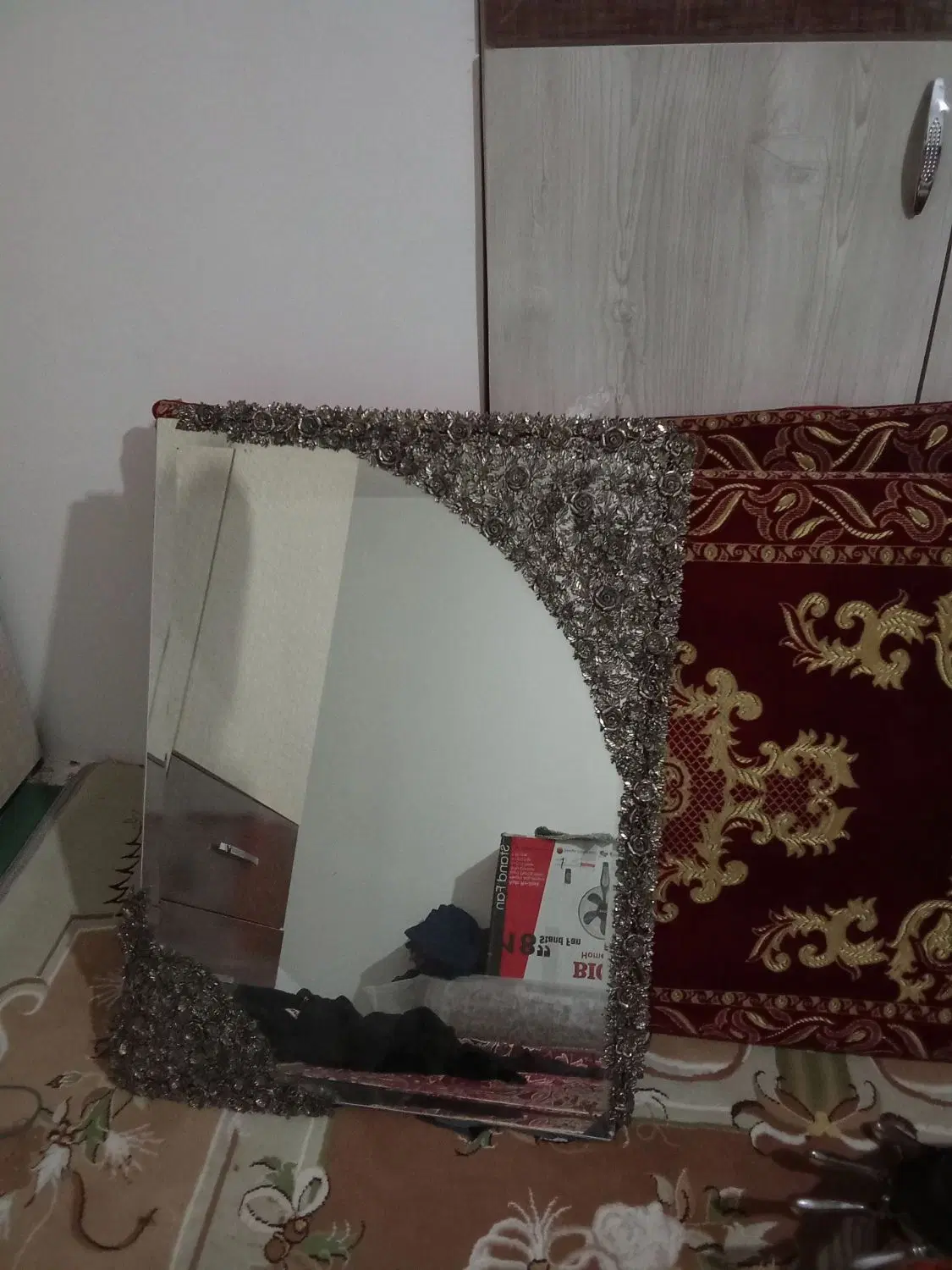 آینه|آینه|تربت جام, شهرک معلم|دیوار