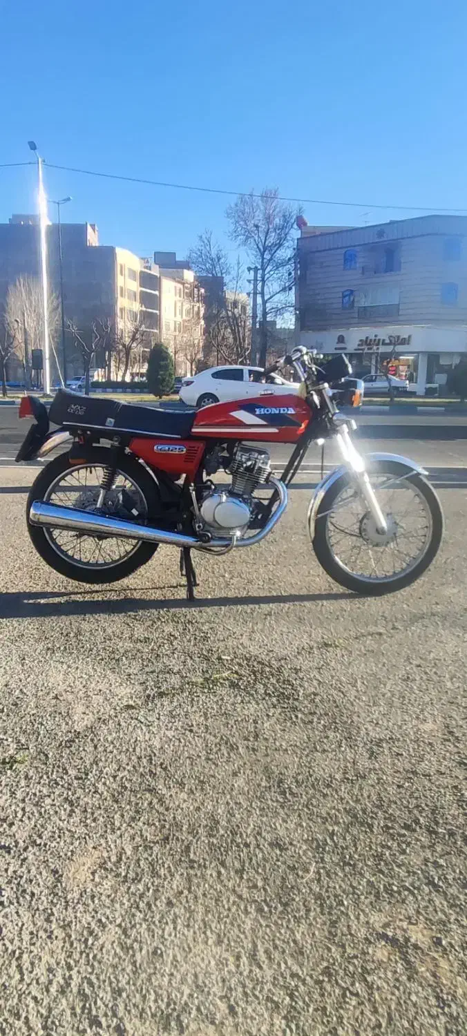 هوندا ۱۲۵|موتورسیکلت|رباط‌کریم, رباط‌کریم|دیوار