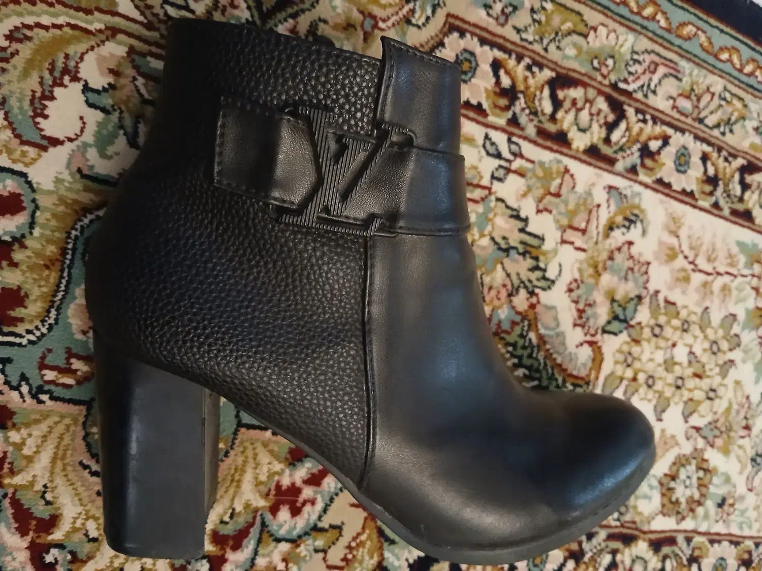 نیم بوت|کیف، کفش، کمربند|مشهد, دانشجو|دیوار