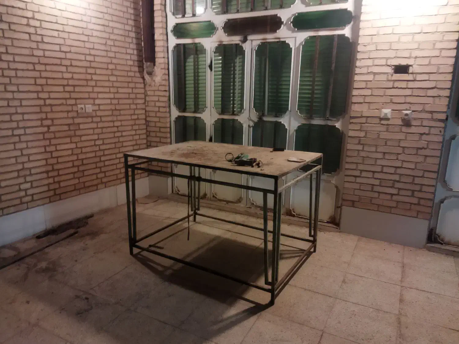 میزکار|ابزارآلات|زارچ, |دیوار