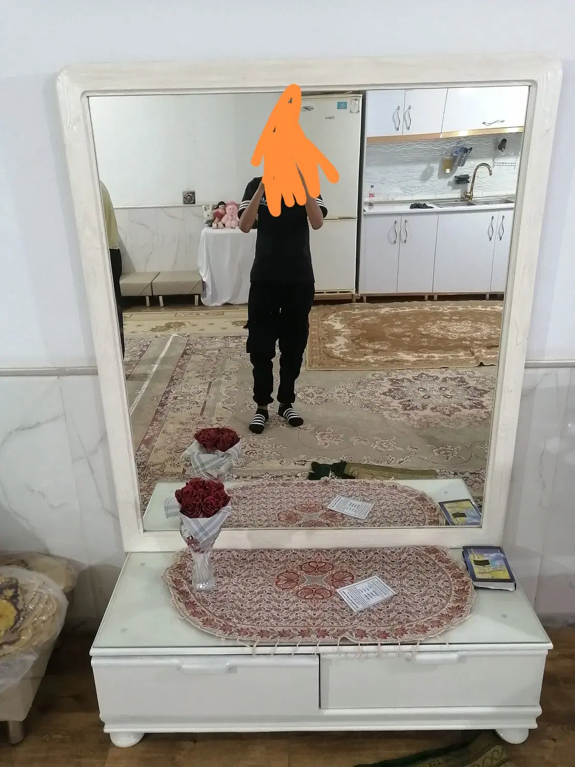 اینه قدی|آینه|نیشابور, گنبد سبز|دیوار