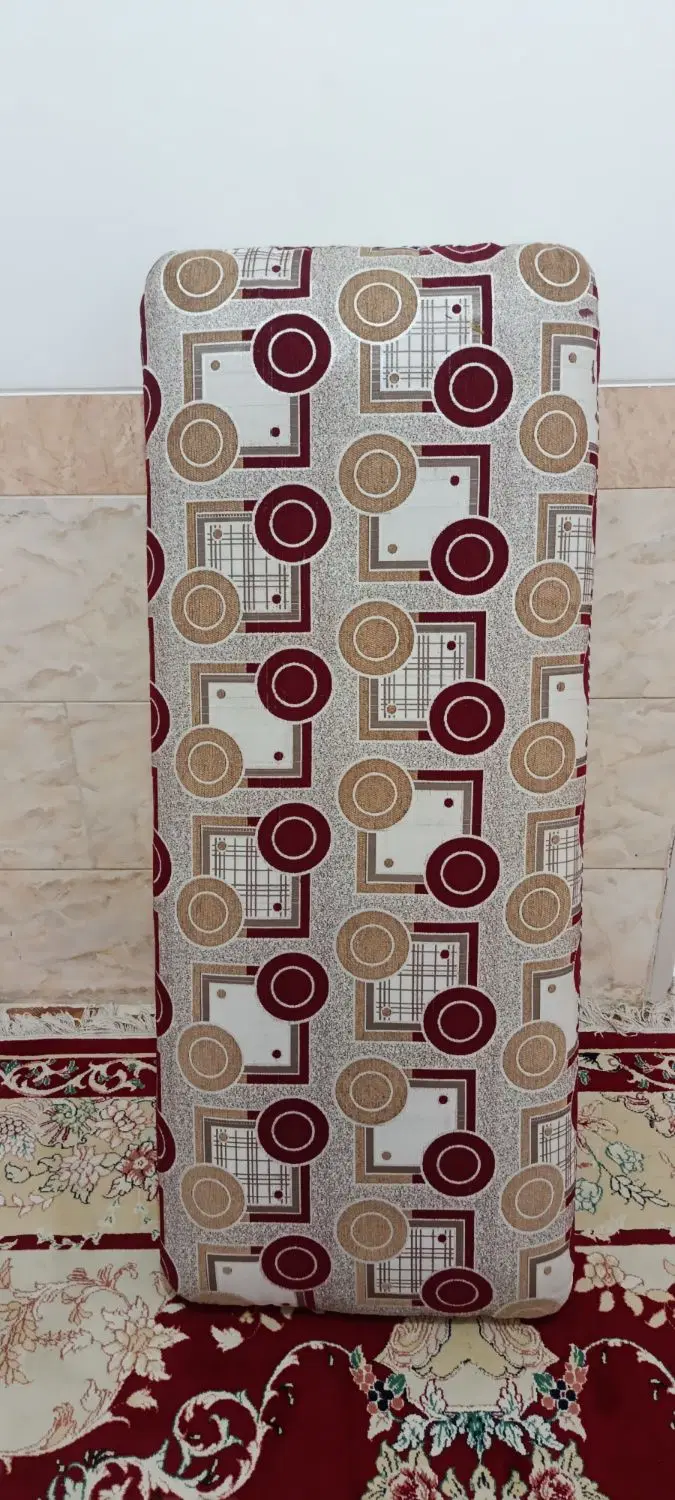 ۴ عدد پشتی در حد نو|پشتی|یزد, |دیوار