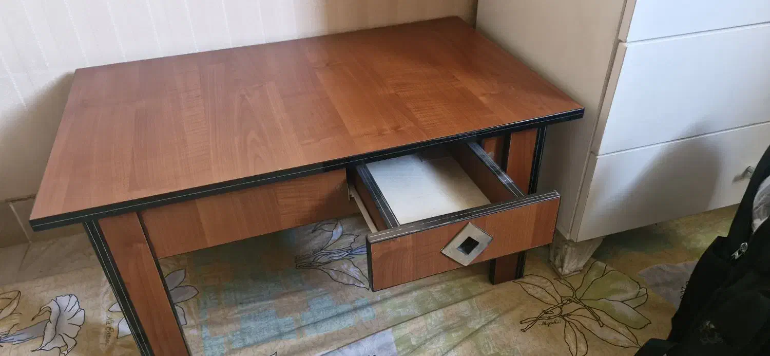 میز چوبی|میز تحریر و کامپیوتر|رشت, رودبارتان|دیوار