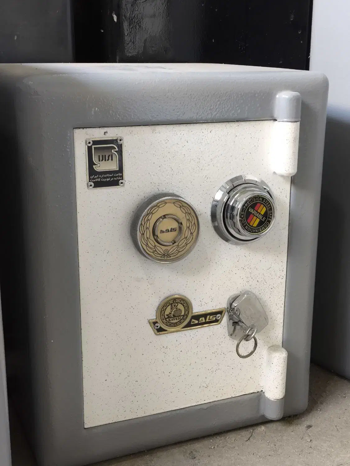 گاوصندوق کاوه مدل150kk(ارتفاع 52 عرض 40 وزن 130kg)|ابزارآلات|تهران, فرودگاه مهرآباد|دیوار