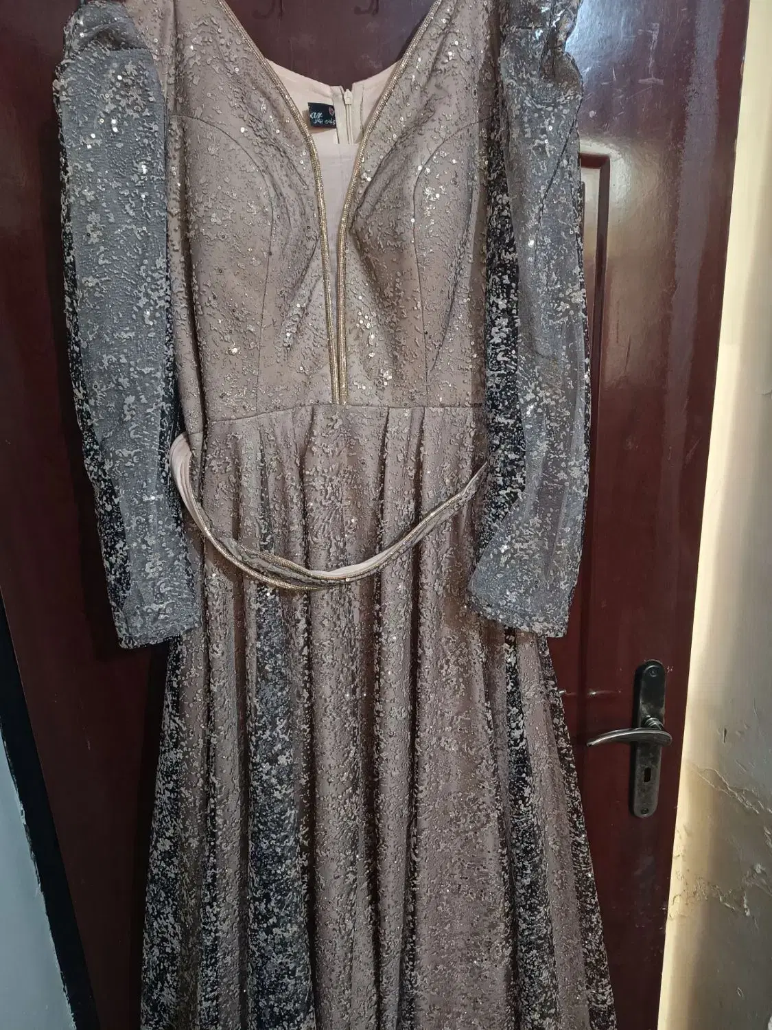 لباس|لباس|آشخانه, |دیوار