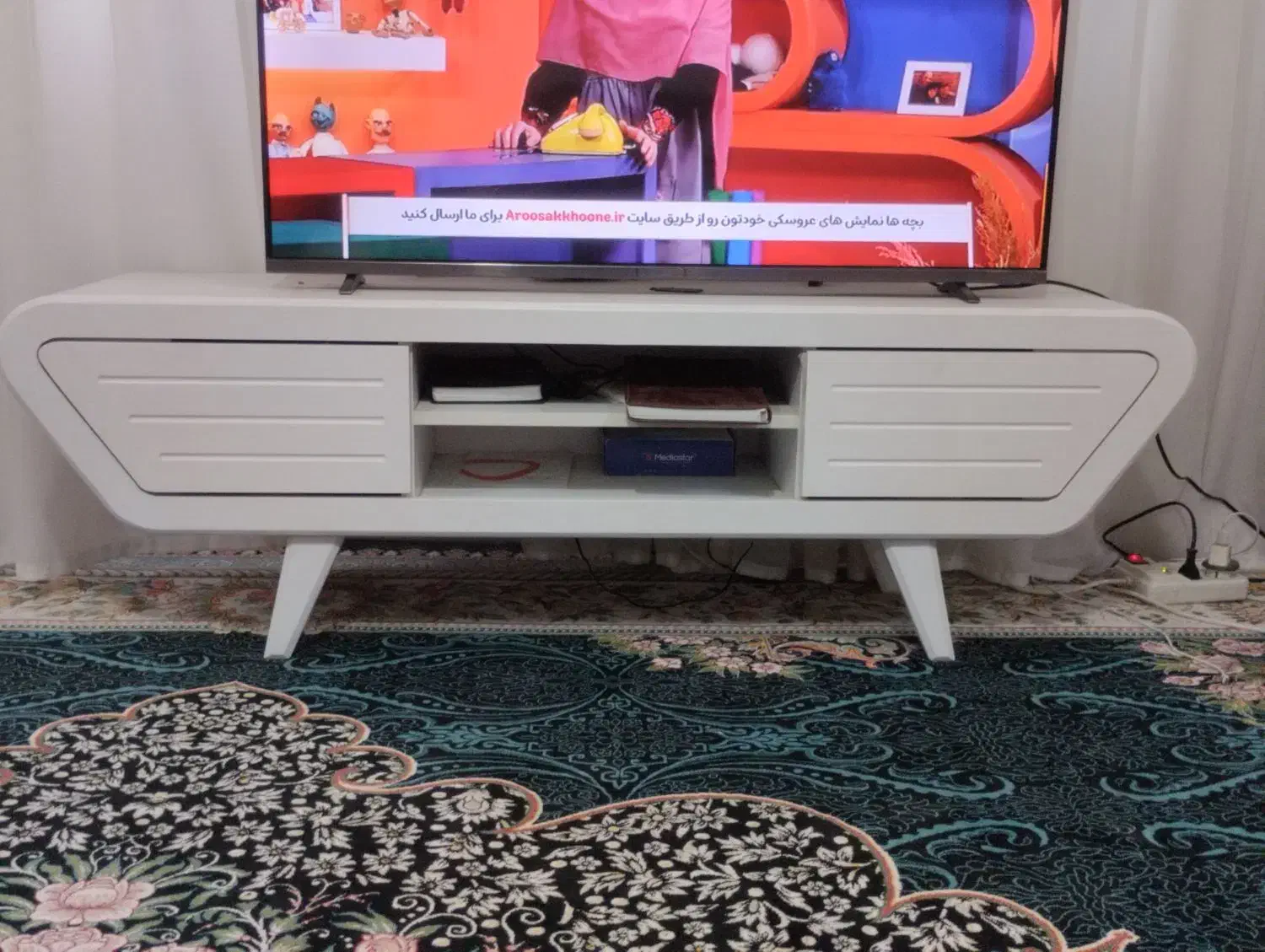 میز تی وی|میز تلویزیون|سبزوار, قصبه شرقی|دیوار