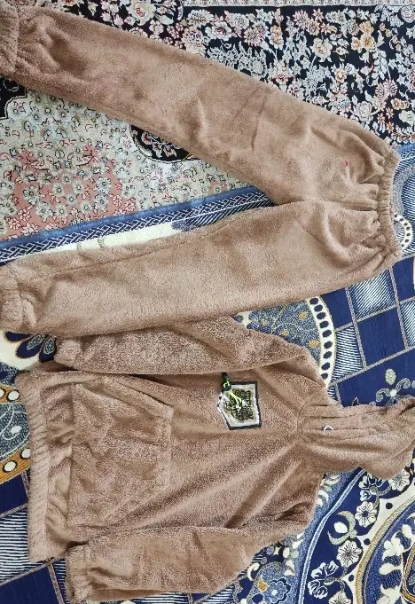 هودی|لباس|میانه, |دیوار