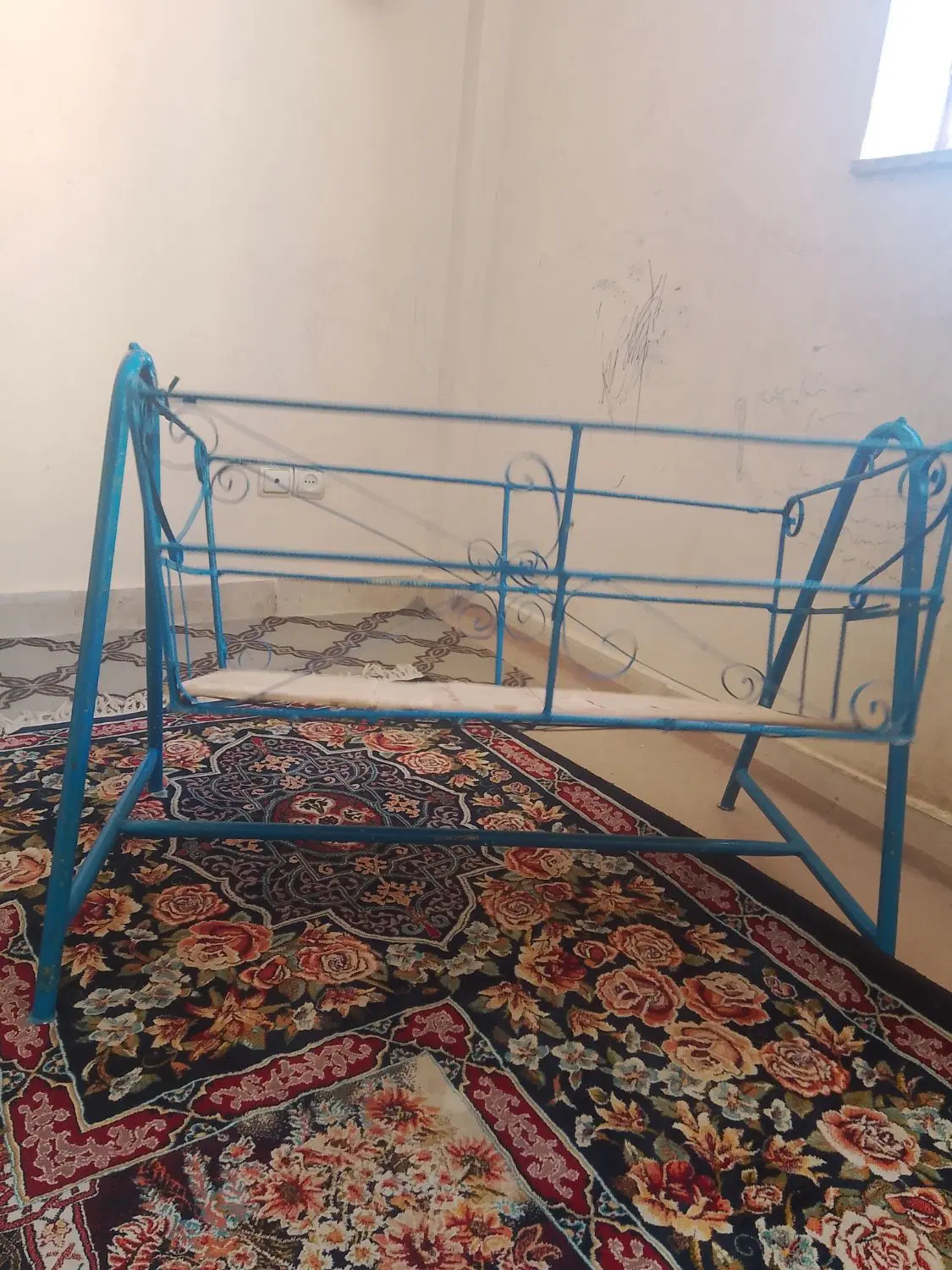 گهواره|تخت و صندلی بچه|کرمانشاه, |دیوار
