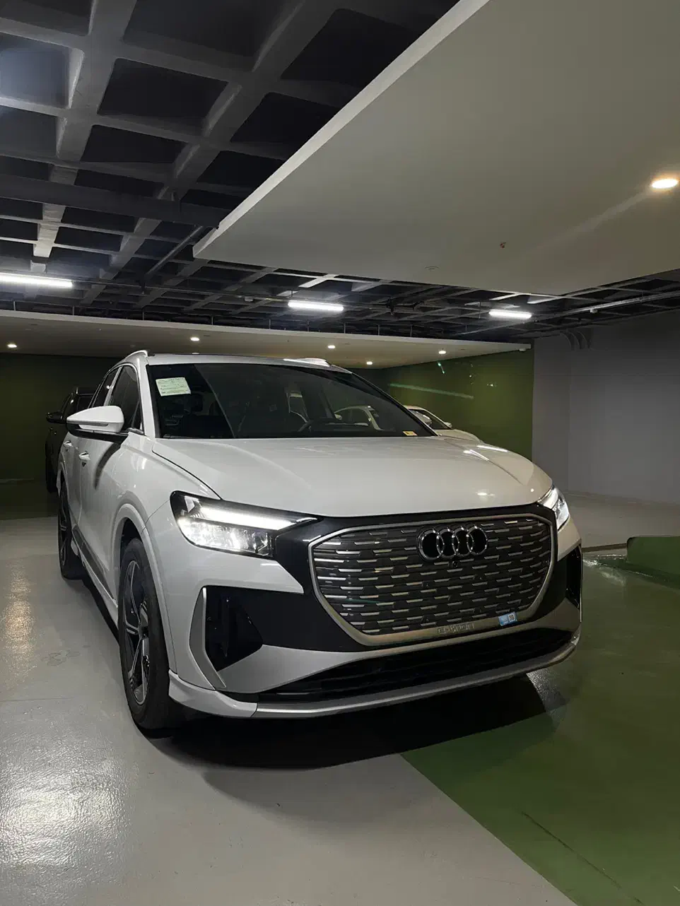 Tkk//audiQ4|خودرو سواری و وانت|تهران, حکمت|دیوار