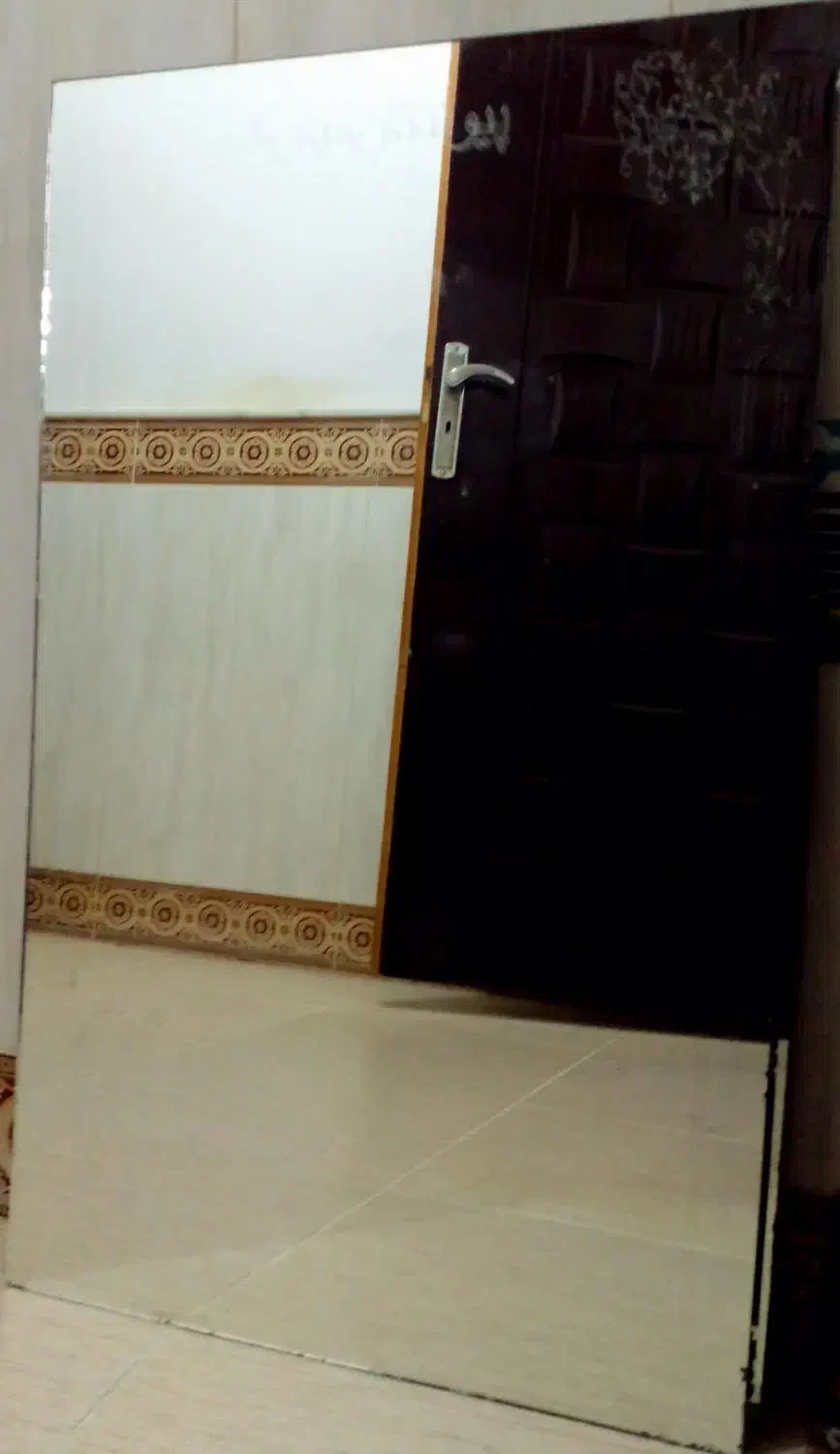 آینه بزرگ|آینه|قم, باسکول|دیوار