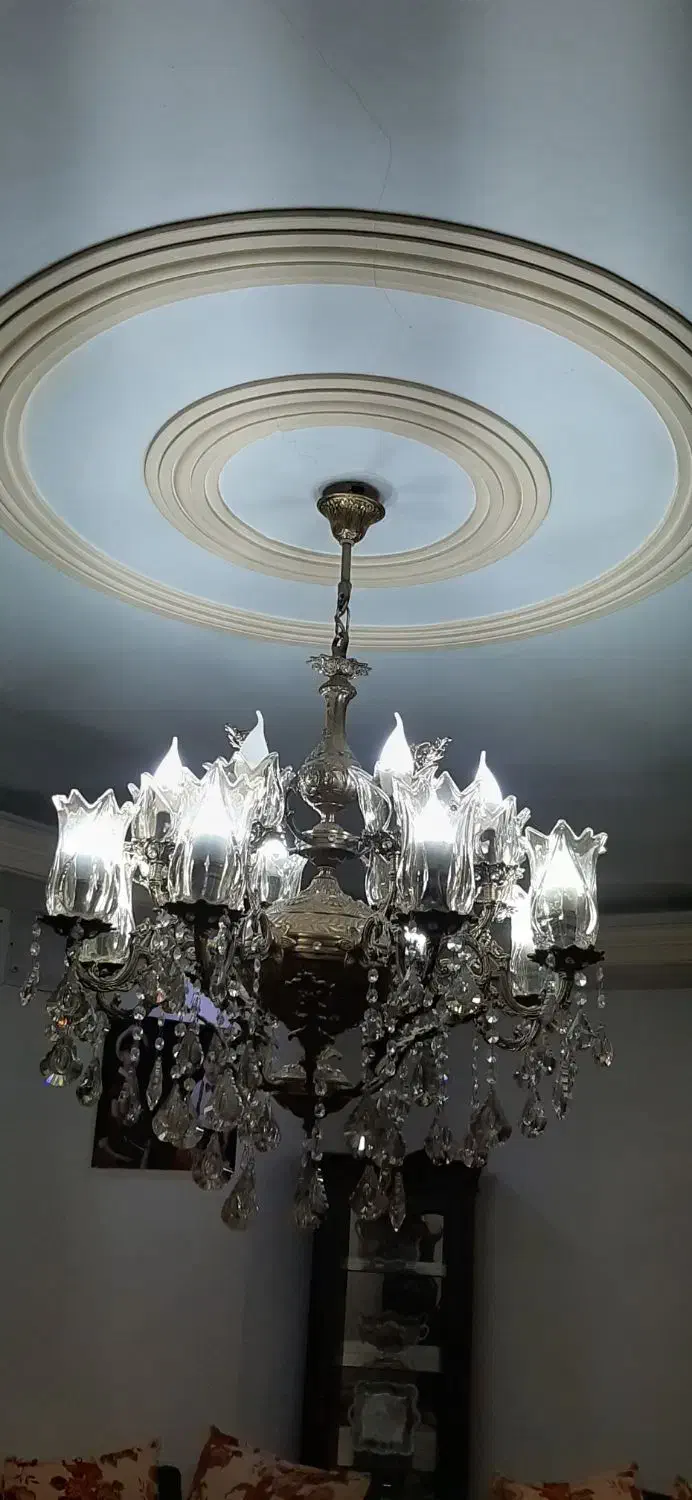 لوستر برنجی|لوستر و چراغ آویز|قدس, شهر‌قدس|دیوار