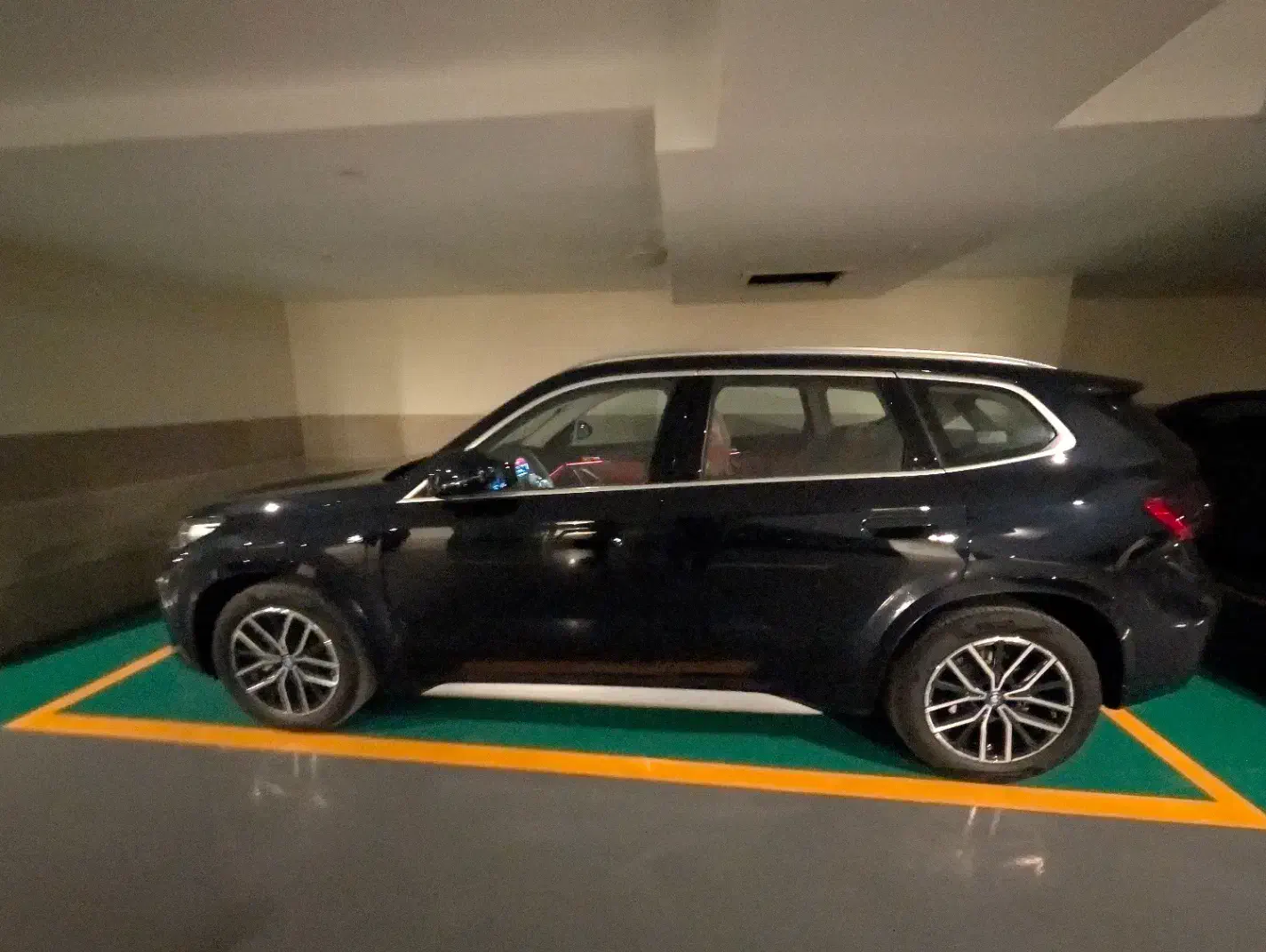 ماشین bmw ix1|خودرو سواری و وانت|تهران, امام زاده قاسم (نیاوران)|دیوار