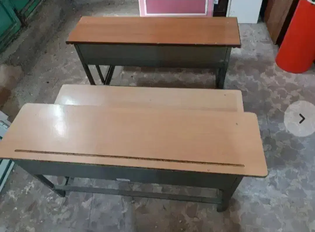 نیمکت|صندلی و نیمکت|میانه, |دیوار