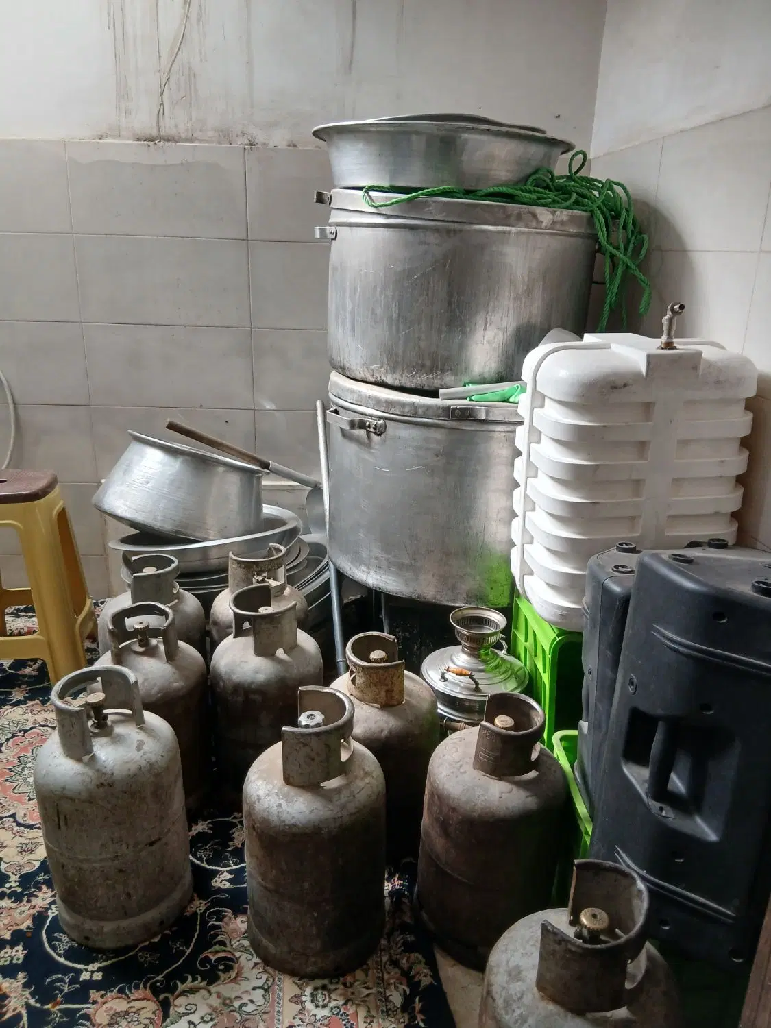 اجاق گاز|ظروف پخت‌وپز|اندیشه, اندیشه فاز ۱|دیوار