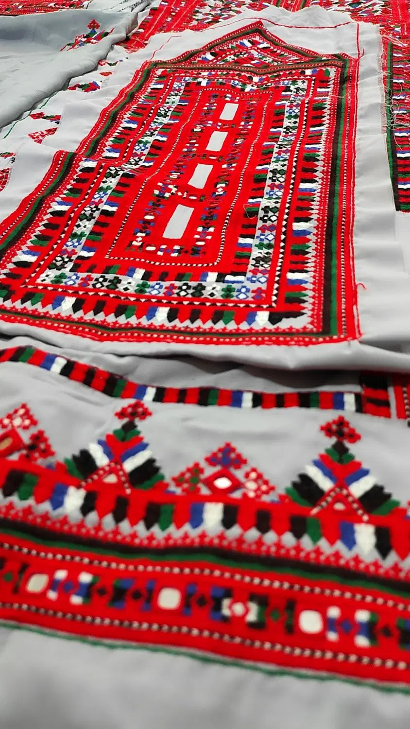دمن دوچ|لباس|سراوان, |دیوار