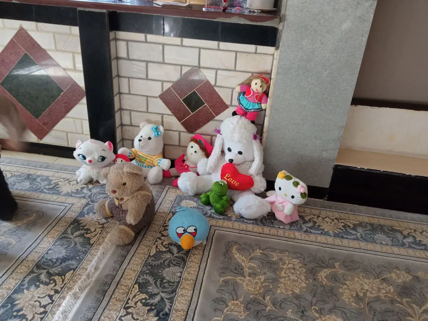 عروسک|اسباببازی بچه|قروه, |دیوار