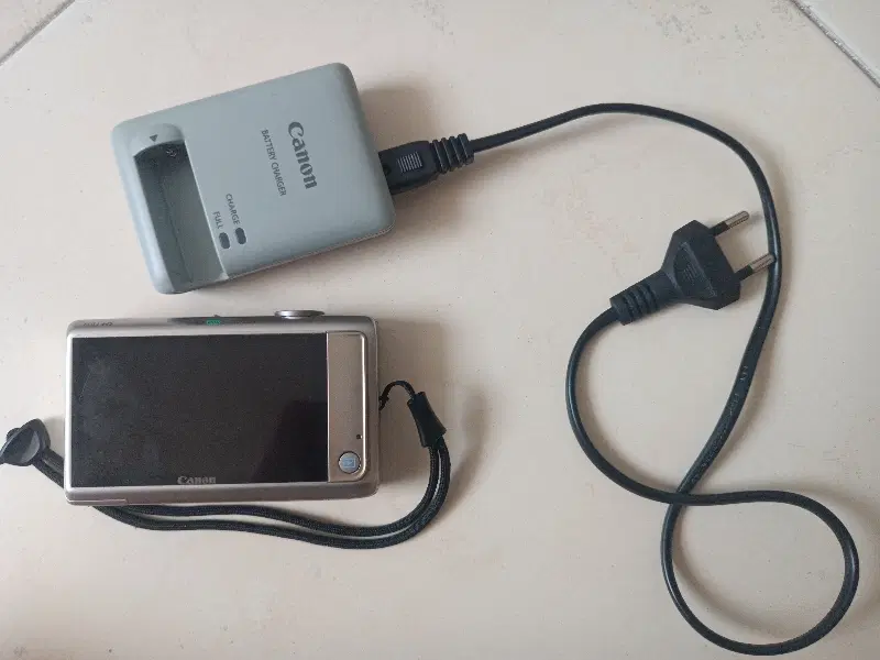 دوربین canon IXUS|دوربین عکاسی و فیلم‌برداری|اصفهان, شهرک میلاد|دیوار