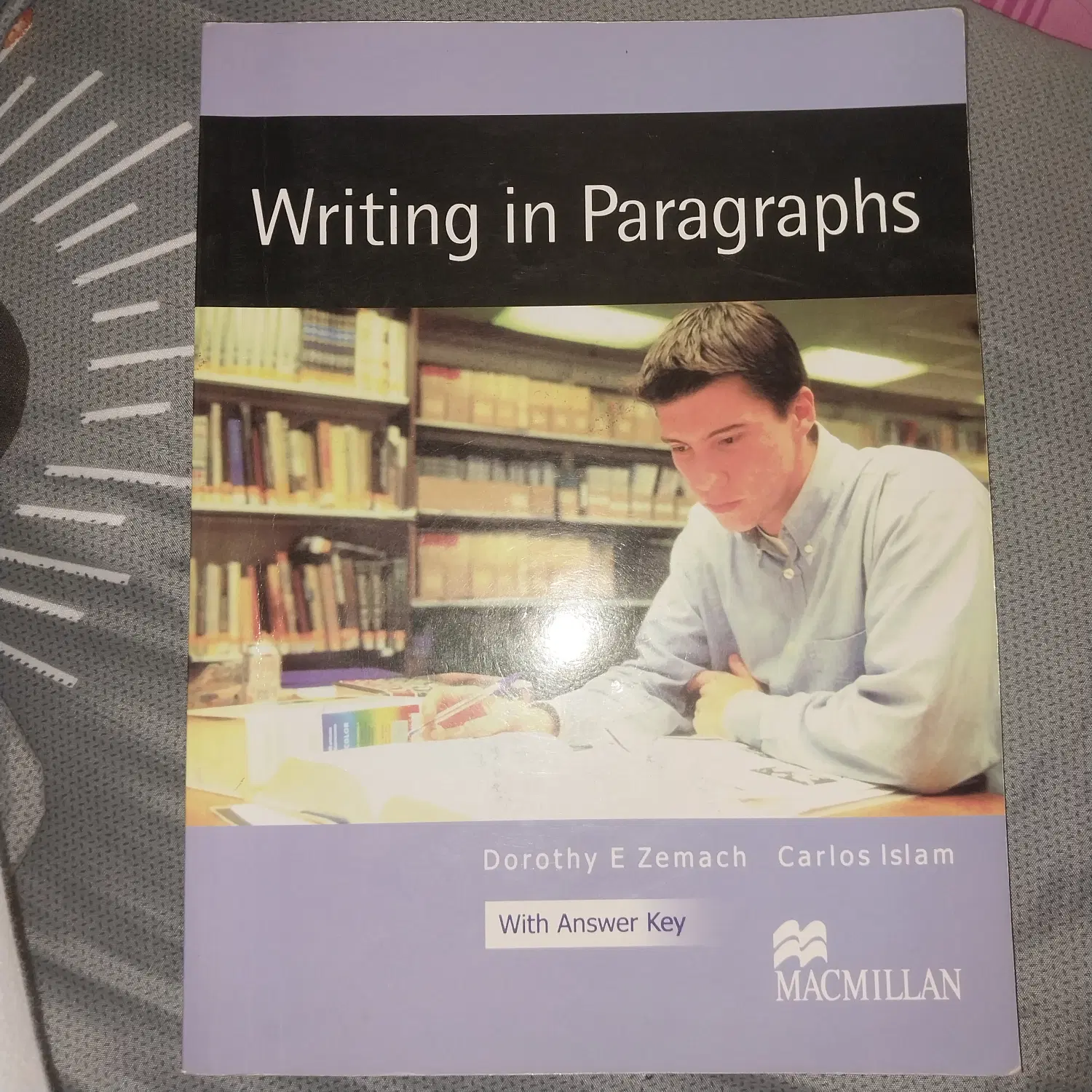 Writing in paragraphs by Dorothy E Zemach|کتاب و مجله آموزشی|بابل, |دیوار