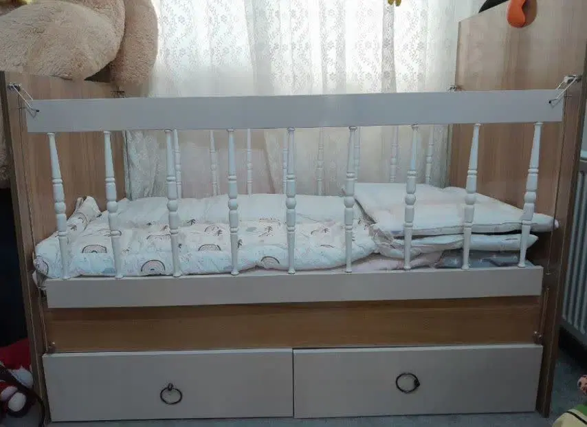 تخت کودک|تخت و صندلی بچه|رشت, خمیران زاهدان|دیوار