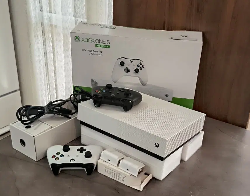 XBOX OneS|کنسول، بازی ویدئویی و آنلاین|تهران, باغ فیض|دیوار