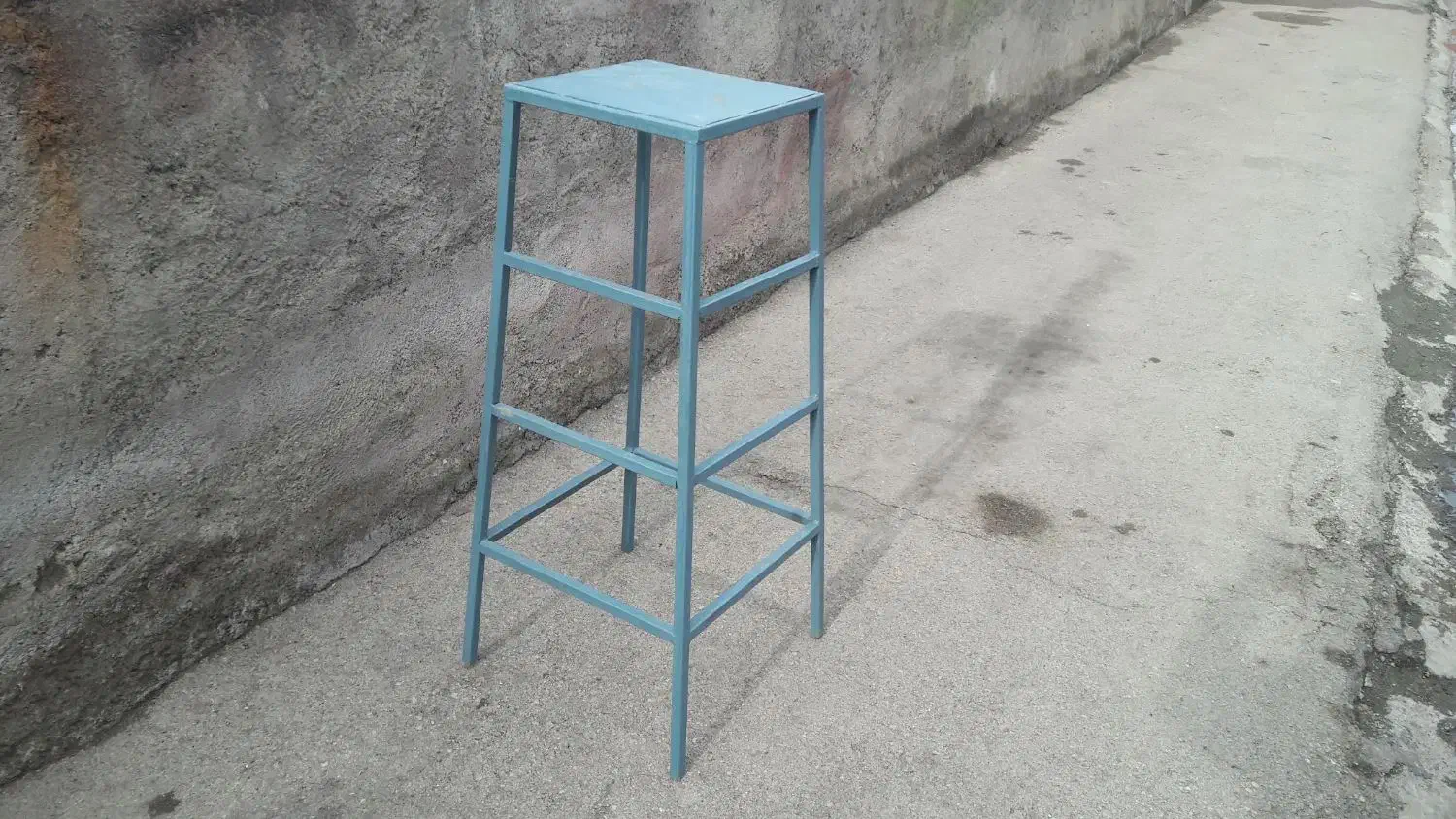 چهار پایه|صندلی و نیمکت|نمین, |دیوار