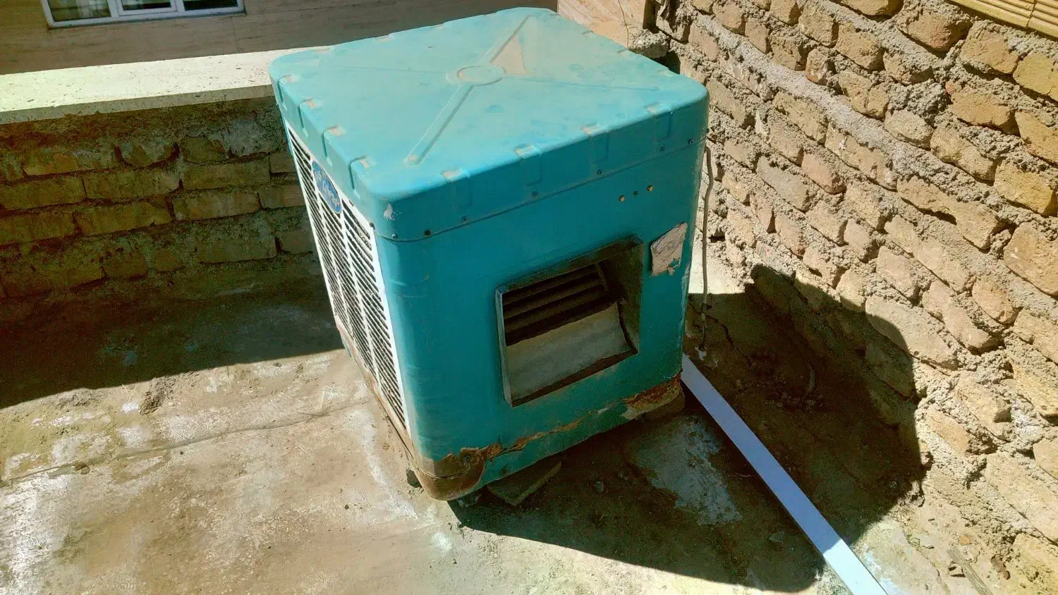 کولر ابی|کولر آبی|رباط‌کریم, رباط‌کریم|دیوار