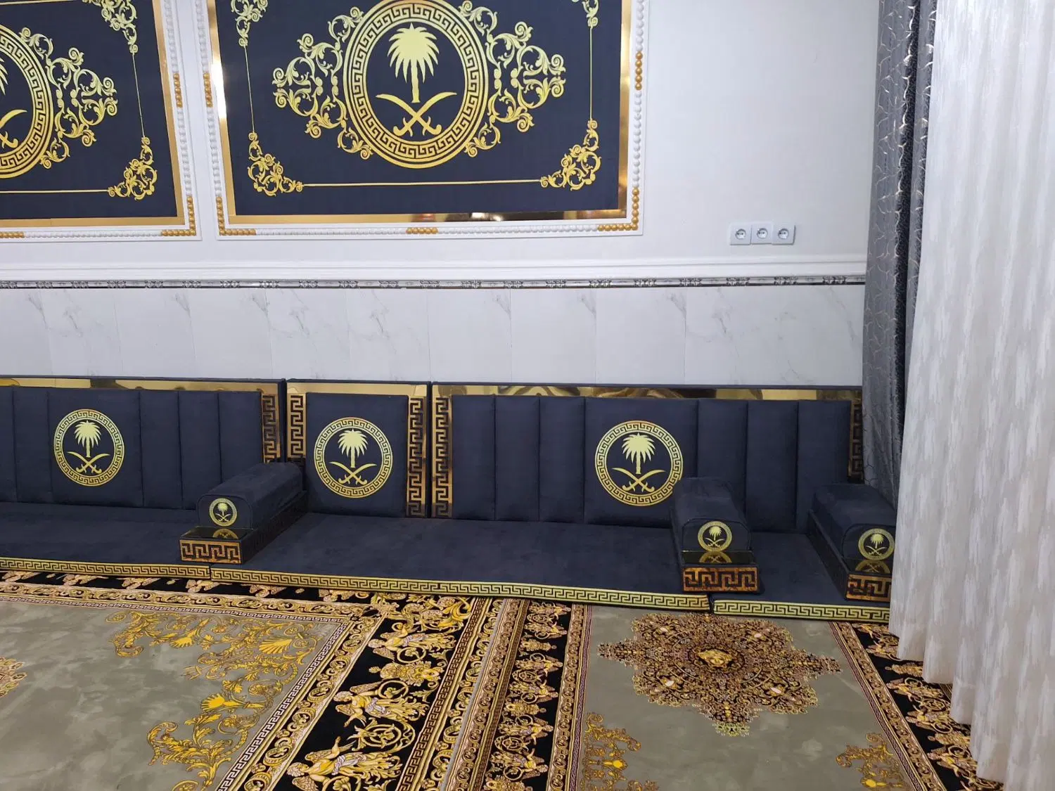 مبل|مبلمان خانگی و میز عسلی|باوی, |دیوار