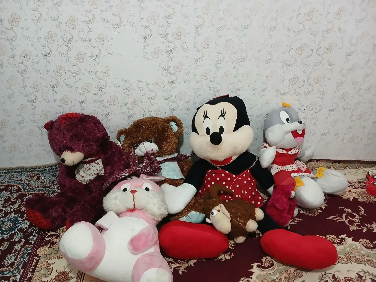 عروسک|اسباببازی بچه|پیشوا, |دیوار