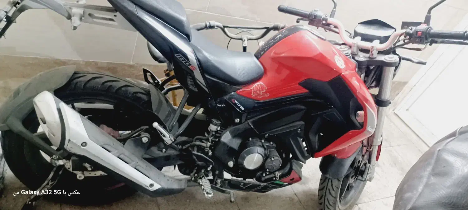 بنلی ۱۸۰ دونیم سال خواب هست و تازه باطری تعویص شده|موتورسیکلت|تهران, کرمان|دیوار