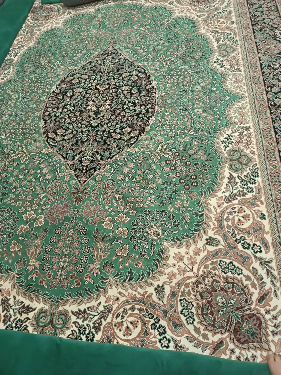 قالی|فرش|اهواز, کوی علوی|دیوار