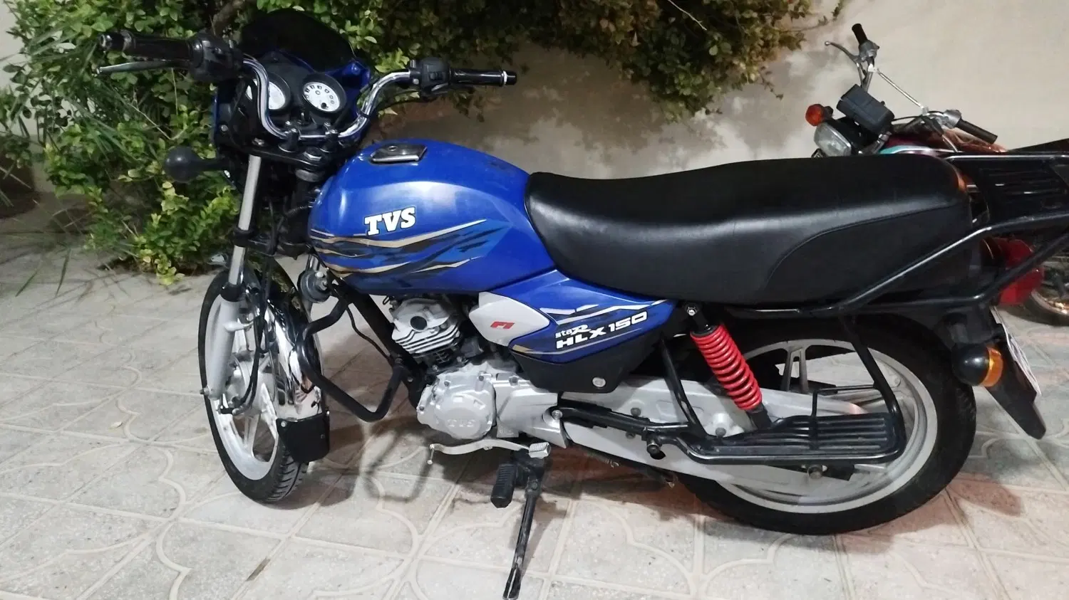 Tvs|موتورسیکلت|جناح, |دیوار