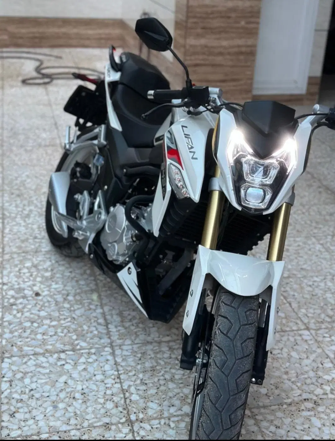 لیفان kps 250|موتورسیکلت|بروجن, |دیوار